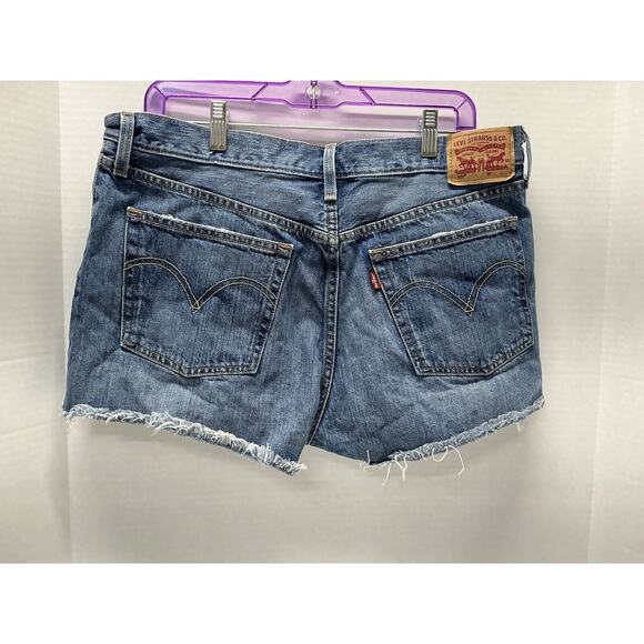 Levi's Womens 501 Jean Shorts Size 32 Medium Wash Denim Cut Off Style Button Fly - Picture 2 of 11